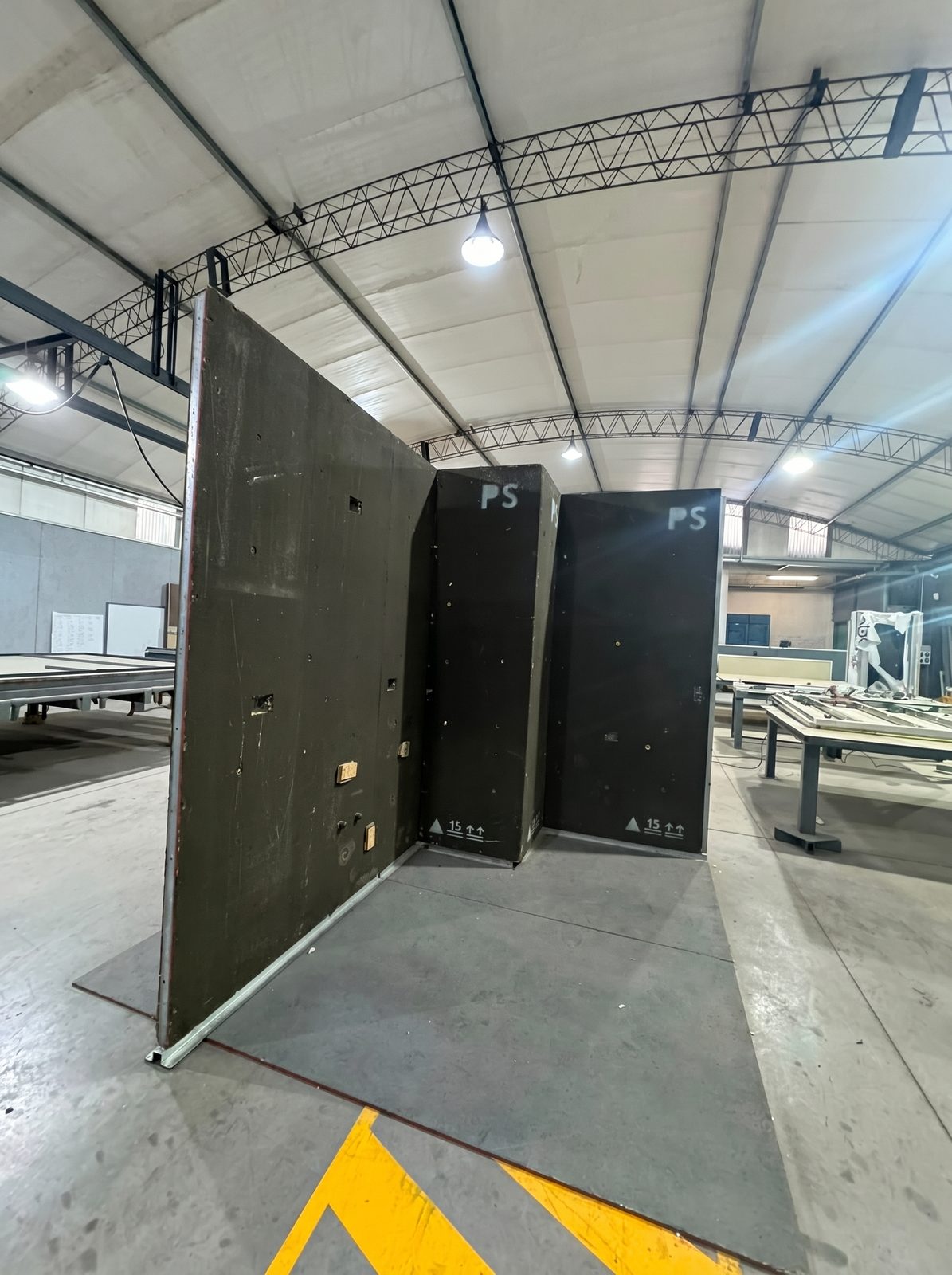 Paneles Inbuild terminados, de pie en la planta