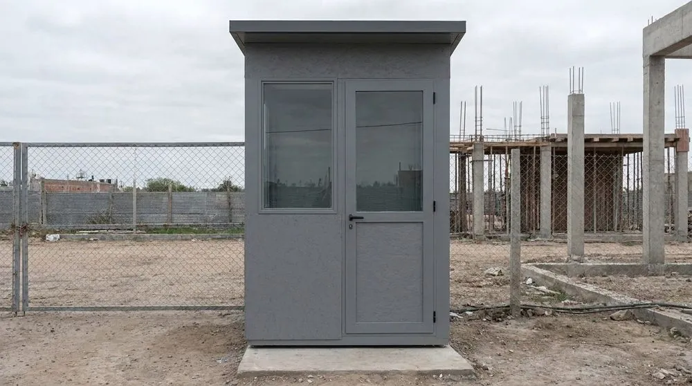 Garita individual — frente, puerta y paño vidriado